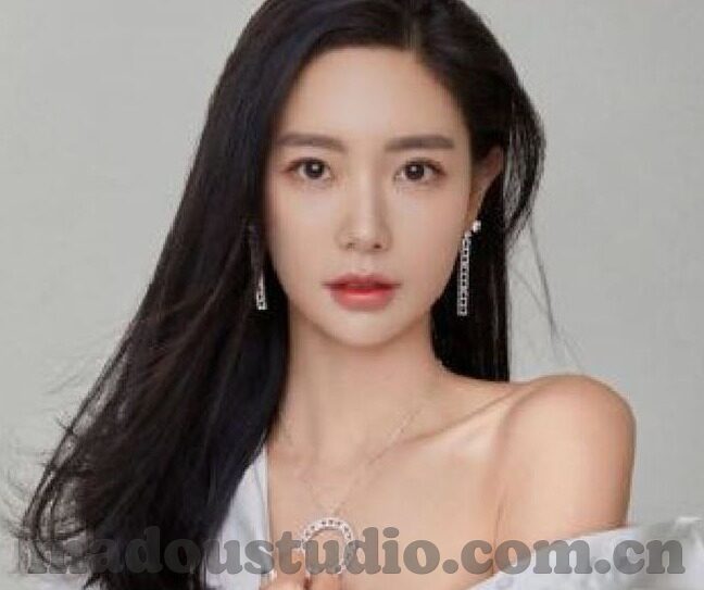 小明看看成人免费视频在线-小明与成人内容，网络世界的灰色地带
